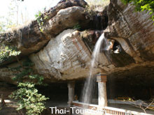 น้ำตกถ้ำเหวสินธุ์ชัย