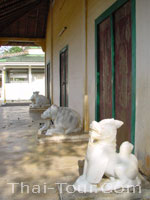 ตุ๊กตารูปสัตว์หินอ่อน ได้มาพร้อมกับพระพุทธรูป