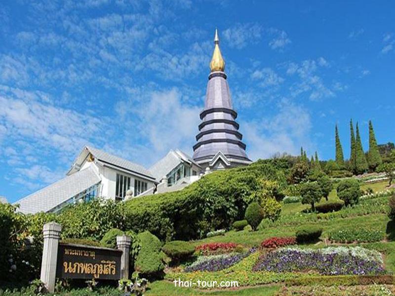 พระมหาธาตุนภเมทนีดลและพระมหาธาตุนภพลภูมิสิริ