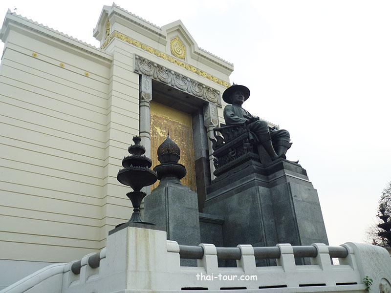อนุสาวรีย์พระบาทสมเด็จพระพุทธยอดฟ้าจุฬาโลก	