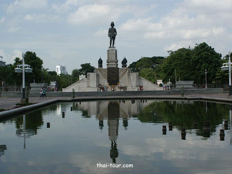 สวนลุมพีนี และ อนุสาวรีย์ ร.6	